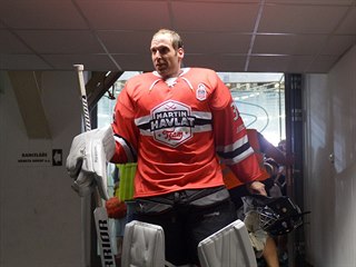 Petr Čech si zachytal na exhibici v Brně, kde se před dvěma lety loučil s...