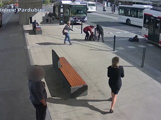 Trolejbus srazil chlapce, který vešel do silnice bez rozhlédnutí