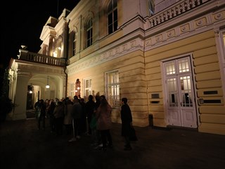 Lidé dávali poslední sbohem zesnulému zpěvákovi Karlu Gottovi (11. října 2019).