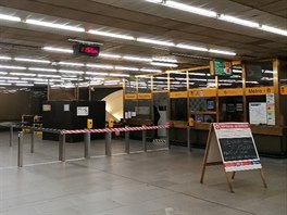 Kvli poniení zábradlí eskalátoru uzaveli zamstnanci Dopravního podniku...