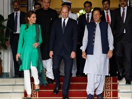 Vévodkyn Kate, britský princ William a pákistánský premiér Imran Khan...