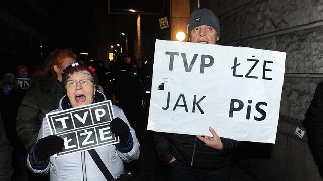 Demonstrace proti livmu informovn veejnoprvnch mdi. (3. nora 2019)