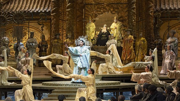 Scna z Zeffirelliho inscenace Pucciniho Turandot v Metropolitn opee