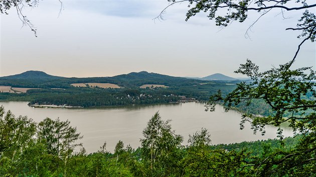 Pohled na Mchovo jezero z vrchu Born
