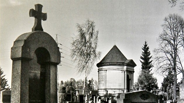 Pohled na hbitovn kapli rodiny Ginzkey na vratislavickm hbitov