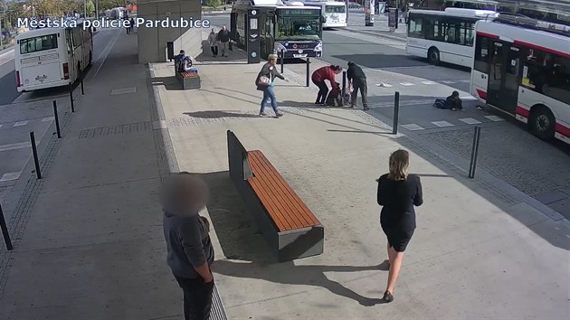 Trolejbus srazil chlapce, který vešel do silnice bez rozhlédnutí