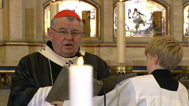Mši za Gotta vede kardinál Dominik Duka. (12. října 2019)