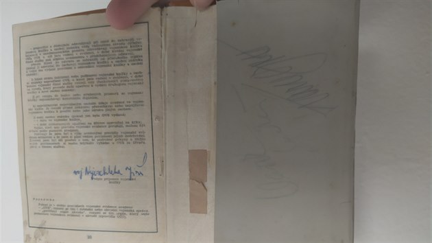 Ji Nejezchleba zskal podpis Karla Gotta do vojensk knky.