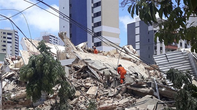 Trosky zcenho domu ve mst Fortaleza v Brazlii (15.jna 2019)