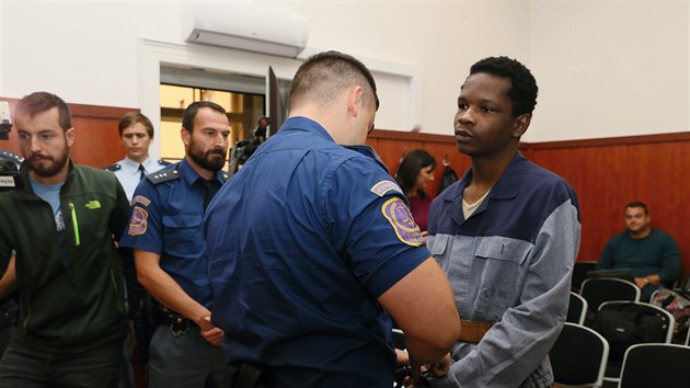 Ob�alovan� Abdallah Ibrahim Diallo p�ed Okresn�m soudem v Litom��ic�ch (17. ��jna 2019).