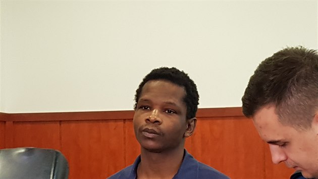 Obžalovaný Abdallah Ibrahim Diallo před okresním soudem v Litoměřicích (17.10. 2019).