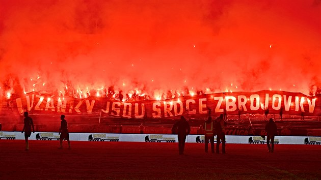 Momentka ze zpasu Brna a Olomouce na stadionu za Lunkami.