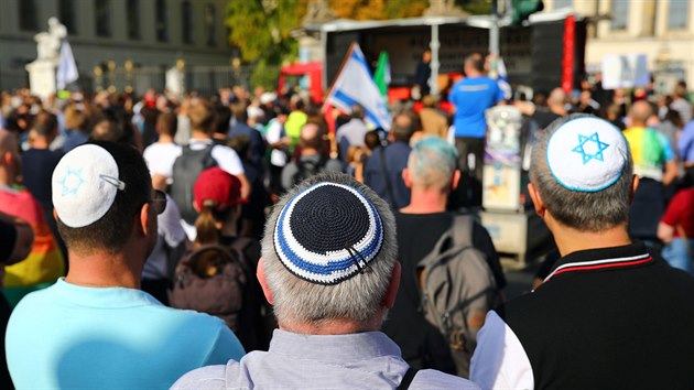 Obyvatelé Berlína demonstrovali proti antisemitismu a nacionalismu. (13. října 2019)
