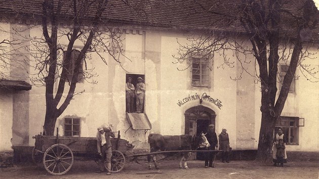 Hrnv mln na historickch fotografich