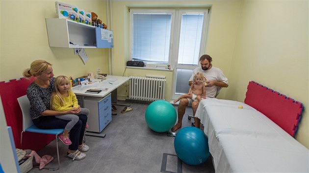 Jednou z důležitých součástí lázeňské péče o děti je i cvičení s fyzioterapeutem.