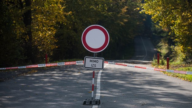 Kvůli čištění je uzavřená silnice mezi Haluzicemi a Lipovou, protože spadá do kilometrového ochranného pásma od místa, kde pyrotechnici operují (2019).