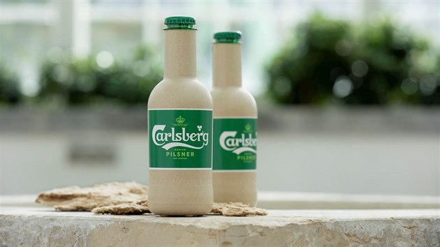 Dnsk pivovar Carlsberg pedstavil prototyp sv lahve z devovinovho papru