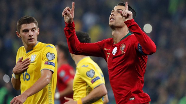 SLO 700. Portugalsk kapitn Cristiano Ronaldo se raduje z glu v utkn s Ukrajinou.