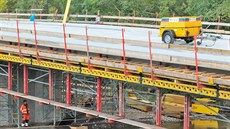 Stavba nového Doubského mostu pes eku Ohi na silnici I/20 v karlovarské...