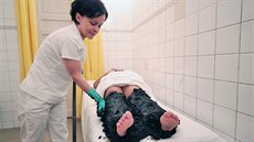 Mezi procedury v Albtiných lázních patí i raelinový zábal.