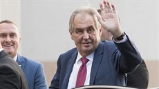 Prezident Miloš Zeman přijíždí v doprovodu své dcery Kateřiny do Ústřední...