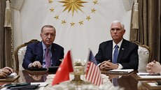 Americký viceprezident Mike Pence se v Ankae setkal s tureckým prezidentem...