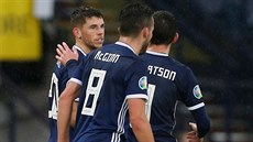 Skot�tí fotbalisté slaví branku v utkání proti San Marinu v rámci kvalifikace...