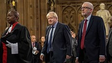 Britský premiér Boris Johnson po boku lídra Labouristické strany Jeremyho...