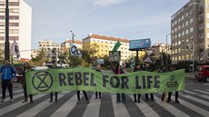 Blokáda dopravy ekologických aktivist Extinction Rebellion u praského Edenu....