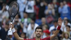 Novak Djokovi slaví na turnaji v anghaji postup.