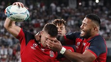 Angli�tí ragbisté se radují z p�tky proti Argentin�.