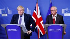 Pedseda Evropské komise Jean-Claude Juncker a britský pedseda vlády Boris...