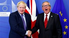 Pedseda Evropské komise Jean-Claude Juncker a britský premiér Boris Johnson si...