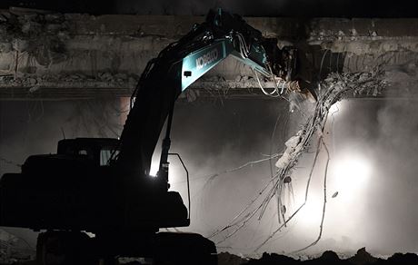 Provoz na dálnici D4 nedaleko itky u Prahy policie zastavila kvli demolici...