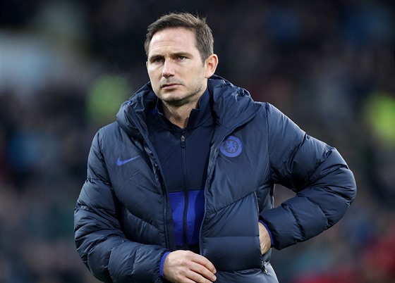 Trenér Chelsea Frank Lampard bhem duelu proti Burnley.