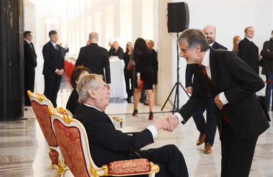 Prezident Milo Zeman s manelkou Ivanou pijal na Hrad zahraniní diplomaty....