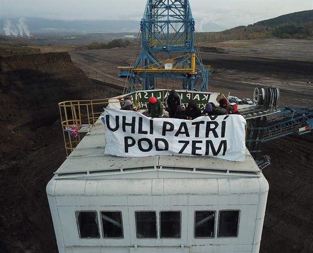 Neprokázalo se, že rypadlo obsadili tihle lidé, zamítl soud žalobu těžařů