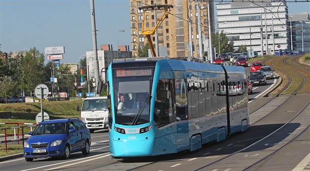 Nová tramvaj Stadler nOVA pi jízd Ostravou