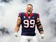 J. J. Watt (99) z Houstonu ped zpasem s Oaklandem