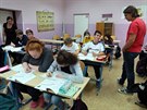Učitelé Jana Brettlová a Jiří Mesner při tandemové výuce matematiky v osmé...