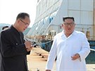 Severokorejský vůdce Kim Čong-un na nedatované fotografii při návštěvě...