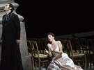 Michael Fabiano jako rytí des Grieux a Lisette Oropesa jako Manon v...