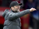 Trenér fotbalist Liverpoolu Jürgen Klopp (vpravo) bhem utkání anglické ligy...