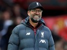 IRONICKÝ ÚSMV. Trenér fotbalist Liverpoolu Jürgen Klopp sleduje utkání proti...