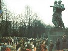 Oslava Velk jnov socialistick revoluce v listopadu 1979 u Pamtnku v...