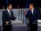 Kanadský premiér a lídr liberál Justin Trudeau (vlevo) v pedvolební debat se...