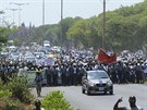 V Zimbabwském hlavním městě Harare protestovaly proti sankcím tisíce lidí. (25....