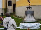Věž kostela v Čisté u Litomyšle se v neděli po více než 100 letech dočkal zcela...