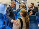 Premi�r Babi� se z��astn� konference o mo�nostech jednodu���ho cestov�n� vlakem...