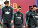 Gerard Pique, Lionel Messi, Samuel Umtiti a Luis Suárez bhem pedzápasového...